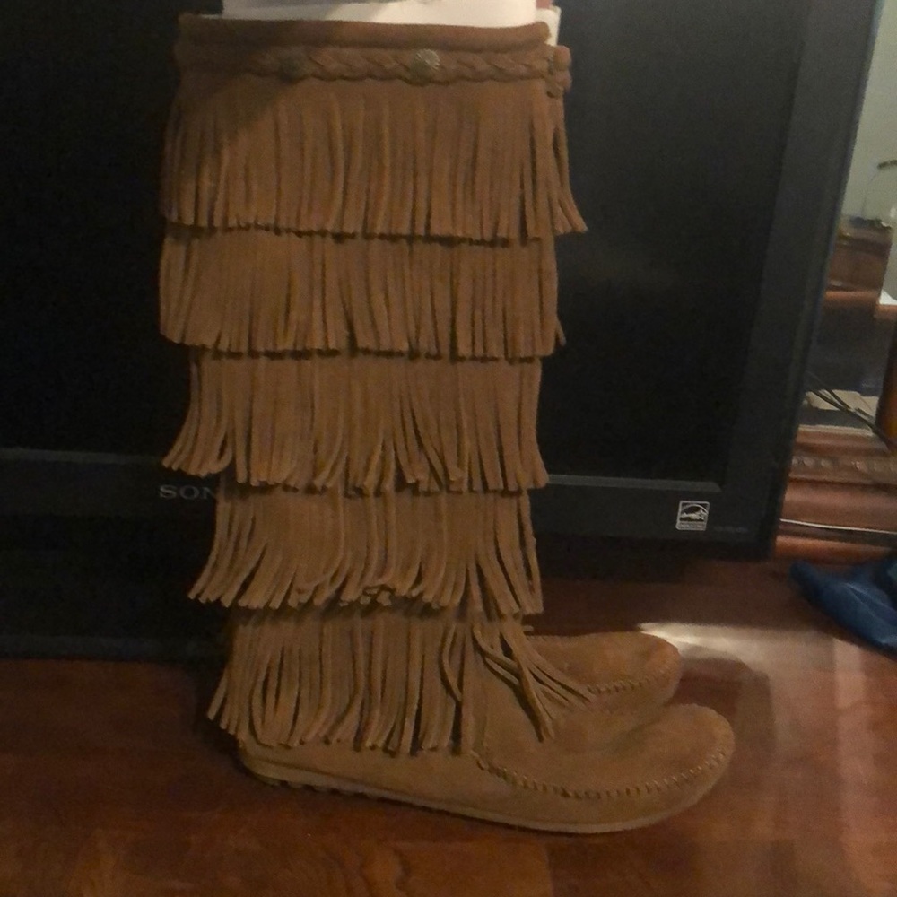Minnetonka 5- layer fringe Moccasin Boots
